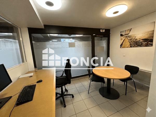 Location Local commercial 2 pièces 74.9 m² - Saint -Jorioz 74410