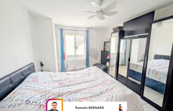 Maison familiale 4 chambres avec suite parentale, panneaux solaires et piscine.