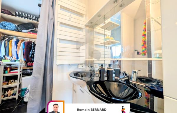 Maison familiale 4 chambres avec suite parentale, panneaux solaires et piscine.