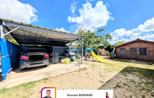 Maison familiale 4 chambres avec suite parentale, panneaux solaires et piscine.