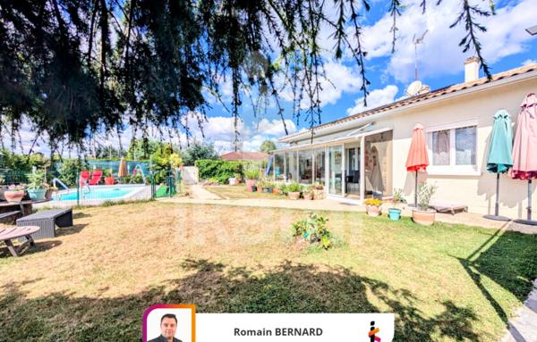 Maison familiale 4 chambres avec suite parentale, panneaux solaires et piscine.