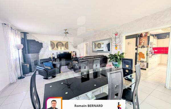 Maison familiale 4 chambres avec suite parentale, panneaux solaires et piscine.