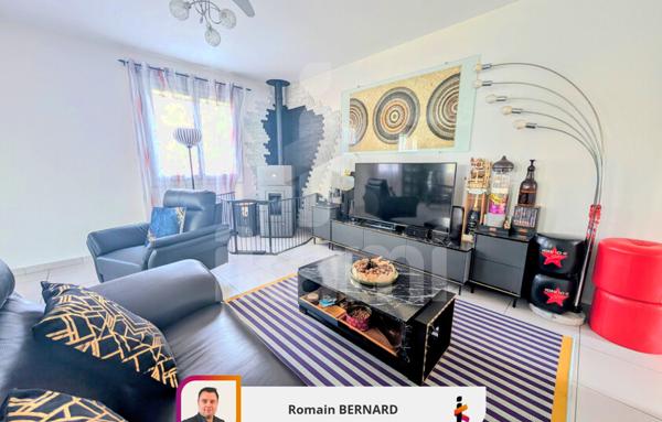 Maison familiale 4 chambres avec suite parentale, panneaux solaires et piscine.