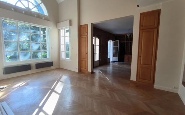 Maison à louer    6 pièces •  Soisy-sur-Seine