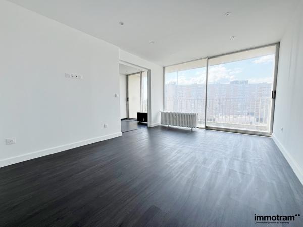 Vente Appartement 100m 2 - 4 chambre(s) - Roubaix, Roubaix Eurotéléport • Réf. VA26305
