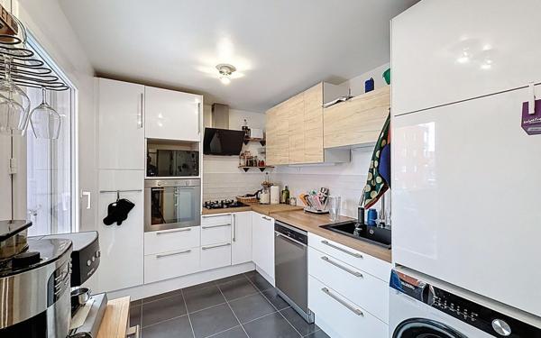 Appartement à vendre    4 pièces • 77,90 m2 Guyancourt