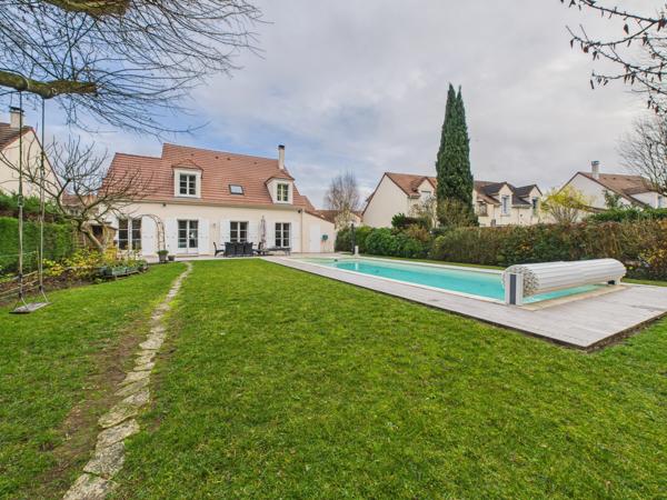 Saint-Pierre-du-Perray (91280) Maison individuelle avec piscine – Golf de Saint-Pierre