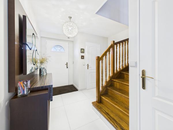 Saint-Pierre-du-Perray (91280) Maison individuelle avec piscine – Golf de Saint-Pierre