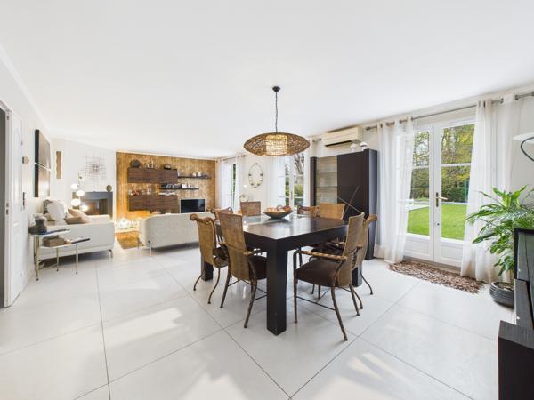 Saint-Pierre-du-Perray (91280) Maison individuelle avec piscine – Golf de Saint-Pierre