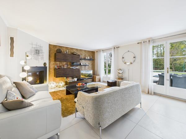 Saint-Pierre-du-Perray (91280) Maison individuelle avec piscine – Golf de Saint-Pierre