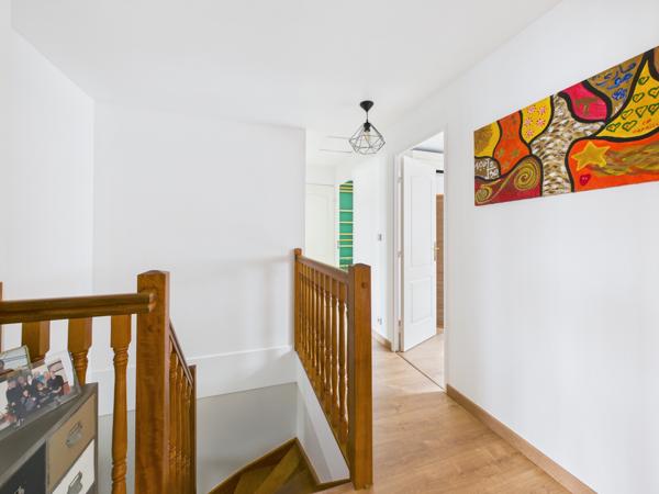 Saint-Pierre-du-Perray (91280) Maison individuelle avec piscine – Golf de Saint-Pierre