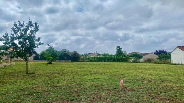 LAGRAVE, Terrain de 640 m²