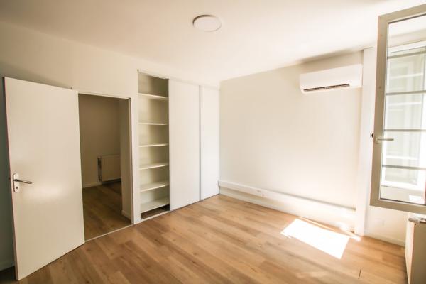 SAINT ANDRE DE CUBZAC - Immeuble Professionnel/ Bureaux - 254 m2 habitables - 9 pièces