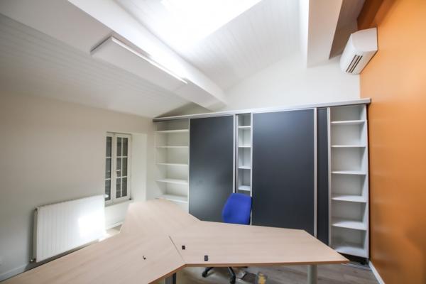 SAINT ANDRE DE CUBZAC - Immeuble Professionnel/ Bureaux - 254 m2 habitables - 9 pièces