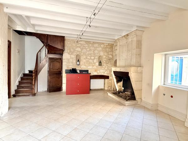 SAINT ANDRE DE CUBZAC - Immeuble Professionnel/ Bureaux - 254 m2 habitables - 9 pièces