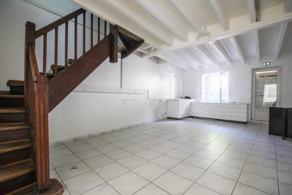 SAINT ANDRE DE CUBZAC - Immeuble Professionnel/ Bureaux - 254 m2 habitables - 9 pièces