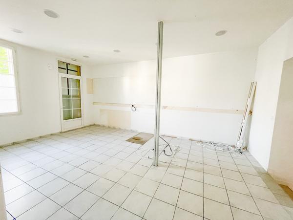 SAINT ANDRE DE CUBZAC - Immeuble Professionnel/ Bureaux - 254 m2 habitables - 9 pièces