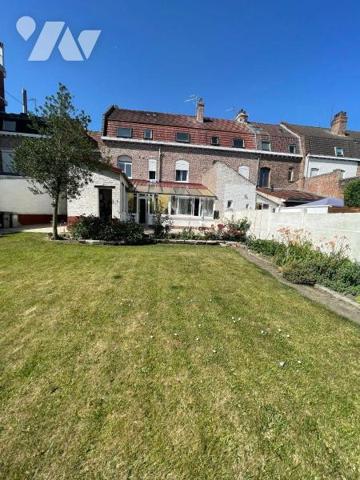 Idéal pour investisseur : En plein Coeur de ville. Immeuble composé de 7 chambres et 2 T1.  ven...