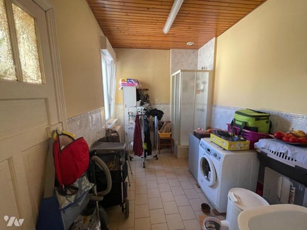 Idéal pour investisseur : En plein Coeur de ville. Immeuble composé de 7 chambres et 2 T1.  ven...