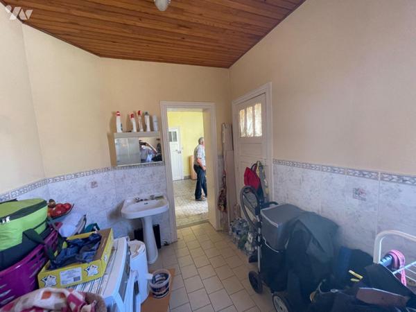 Idéal pour investisseur : En plein Coeur de ville. Immeuble composé de 7 chambres et 2 T1.  ven...