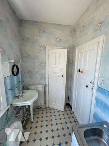 Idéal pour investisseur : En plein Coeur de ville. Immeuble composé de 7 chambres et 2 T1.  ven...