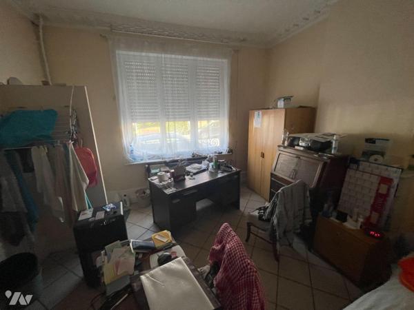 Idéal pour investisseur : En plein Coeur de ville. Immeuble composé de 7 chambres et 2 T1.  ven...