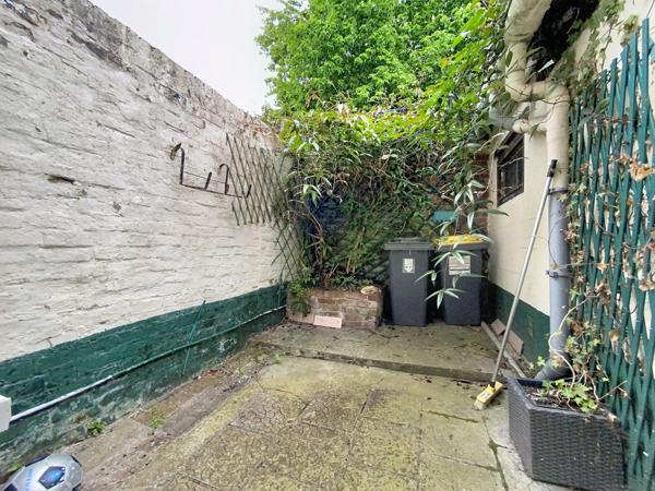 Maison ancienne avec cour, 3 chambres + bureau ARMENTIERES