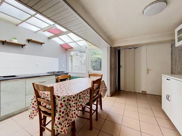 Maison ancienne avec cour, 3 chambres + bureau ARMENTIERES