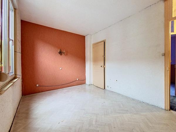 Maison ancienne avec cour, 3 chambres + bureau ARMENTIERES