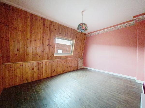 Maison ancienne avec cour, 3 chambres + bureau ARMENTIERES
