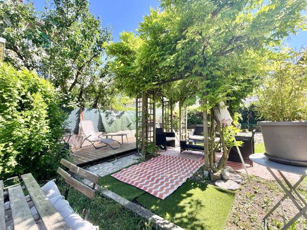T3 DANS PETITE MAISON VILLE - JARDIN - CAVE