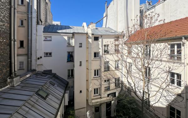 Appartement à vendre    2 pièces • 32,05 m2 Paris 18