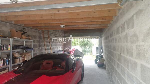 Parking à SAINT-JEAN-D'ANGELY, 17400 -