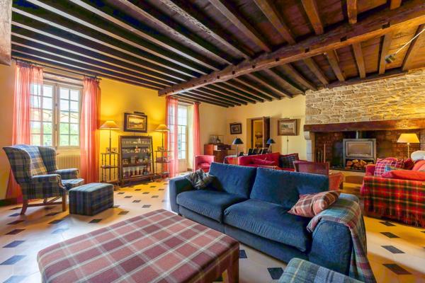 Pau - Pyrénées-Atlantiques - Propriété de 450m2 avec forêt de 20 ha.