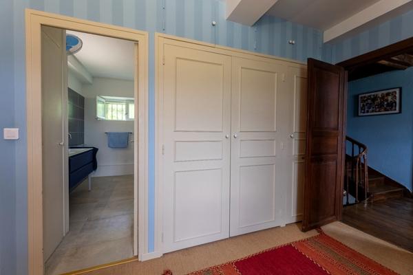 Pau - Pyrénées-Atlantiques - Propriété de 450m2 avec forêt de 20 ha.