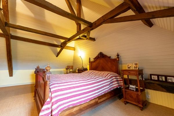 Pau - Pyrénées-Atlantiques - Propriété de 450m2 avec forêt de 20 ha.