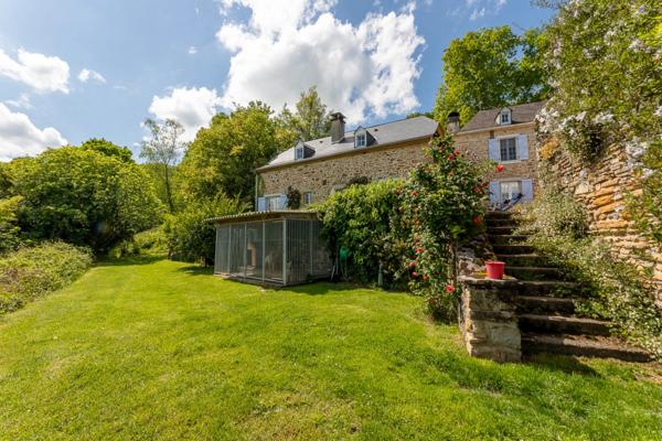 Pau - Pyrénées-Atlantiques - Propriété de 450m2 avec forêt de 20 ha.