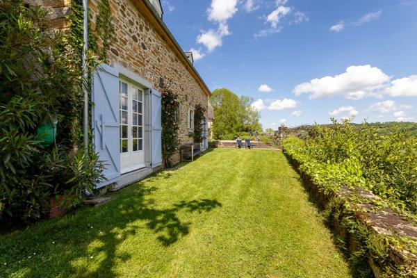 Pau - Pyrénées-Atlantiques - Propriété de 450m2 avec forêt de 20 ha.