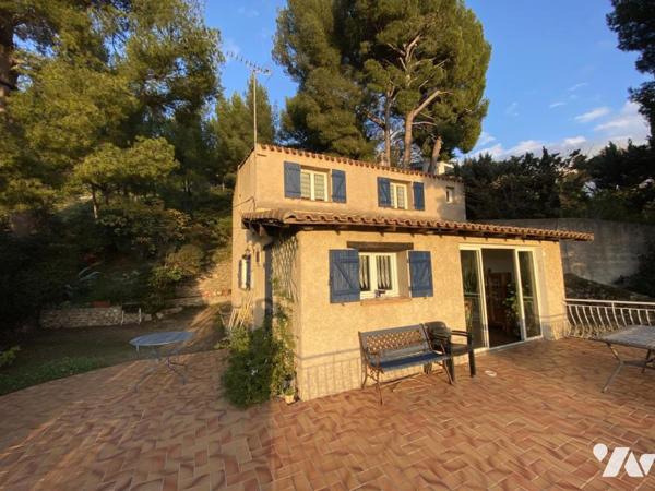 Maison T5, 120 m² environ, avec piscine, sur 2185 m² de terrain clos vue mer.