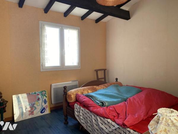 Maison T5, 120 m² environ, avec piscine, sur 2185 m² de terrain clos vue mer.