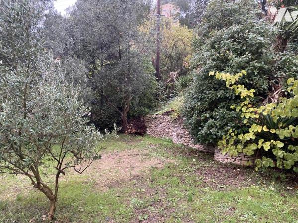 Maison T5, 120 m² environ, avec piscine, sur 2185 m² de terrain clos vue mer.