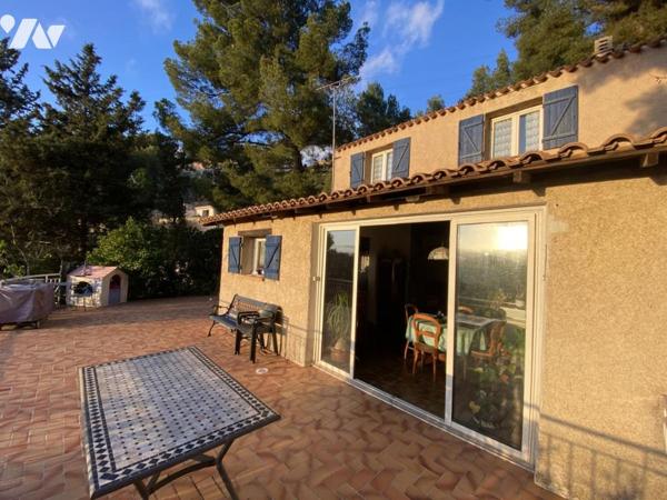 Maison T5, 120 m² environ, avec piscine, sur 2185 m² de terrain clos vue mer.