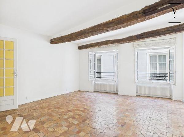 Appartement 2 pièces à rénover – 3e étage avec ascenseur – Quartier Saint-Paul / Marais