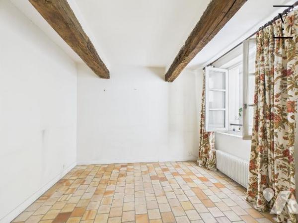 Appartement 2 pièces à rénover – 3e étage avec ascenseur – Quartier Saint-Paul / Marais