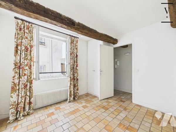 Appartement 2 pièces à rénover – 3e étage avec ascenseur – Quartier Saint-Paul / Marais