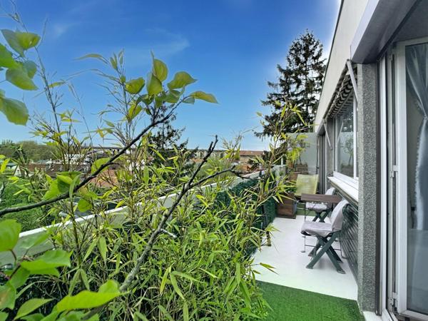 T2 dernier étage vue dégagée et balcon filant