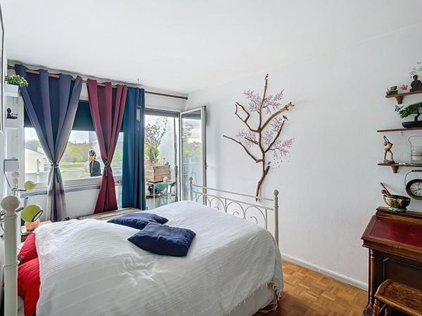 T2 dernier étage vue dégagée et balcon filant