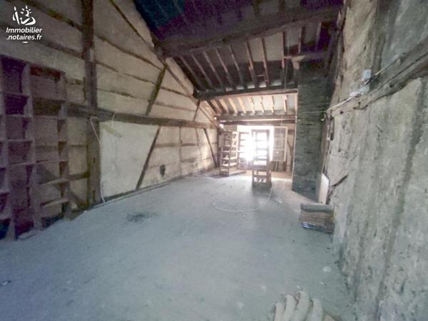 SAINTE MENEHOULD - Hyper centre
Ensemble immobilier avec appartement, cour, dépendances