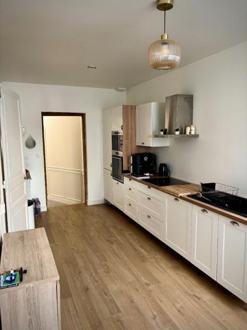 Laval coeur de ville appartement de plein pied, avec cour privative.