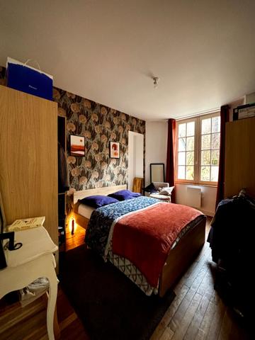 Laval coeur de ville appartement de plein pied, avec cour privative.